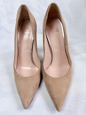 Stuart Weitzman Curvia Beige Suede Pumps,pointed toe. Heels height 5”. Size 9.